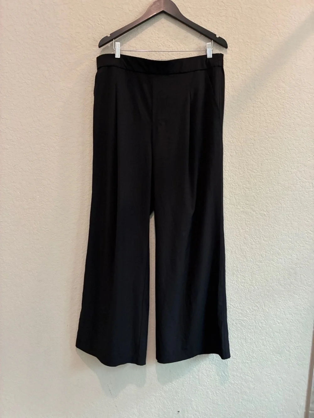 Lou & Grey Black Wide-Leg Pull-On Pants